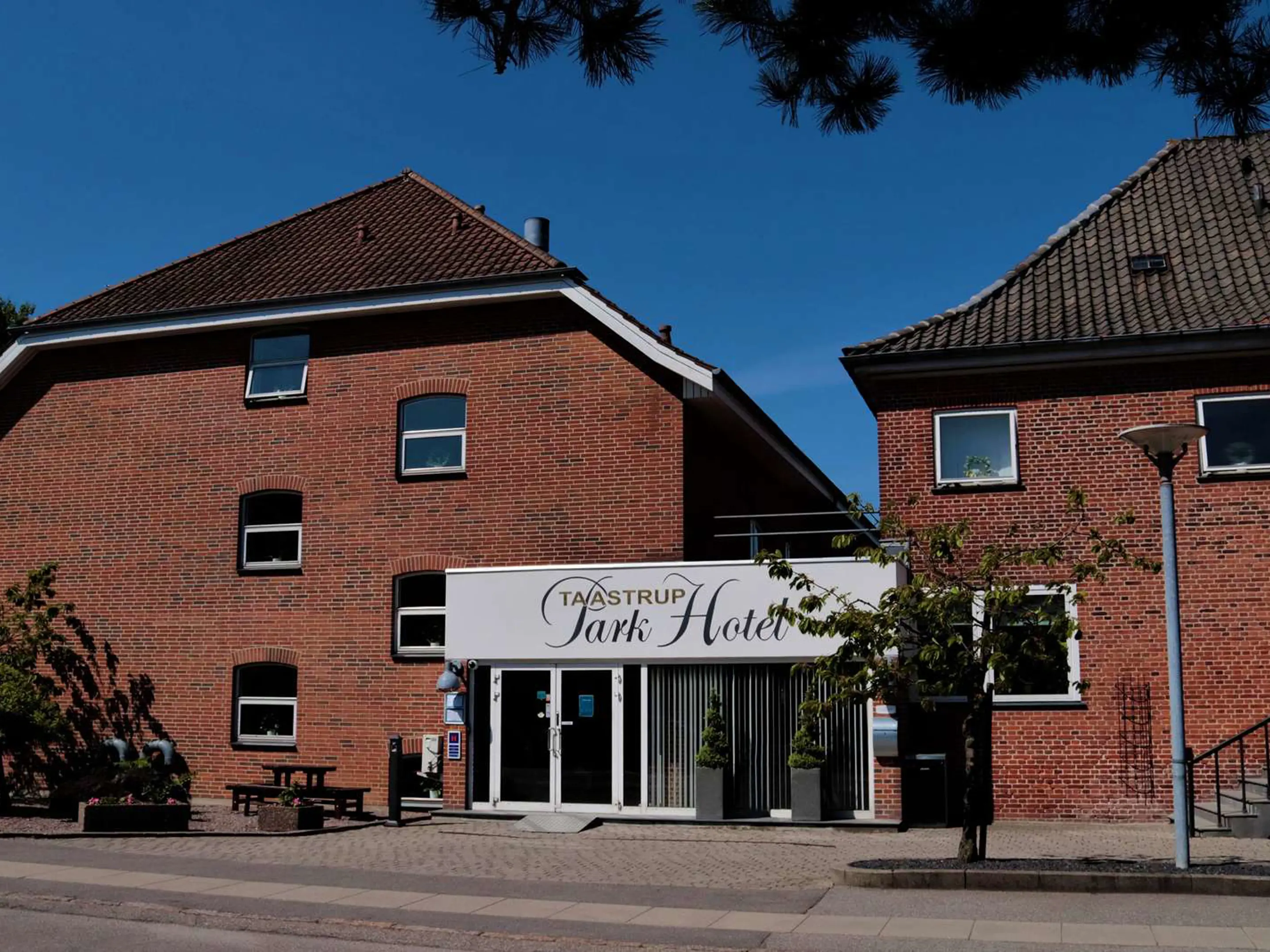 Taastrup Park Hotel, centrally between Roskilde and Copenhagen